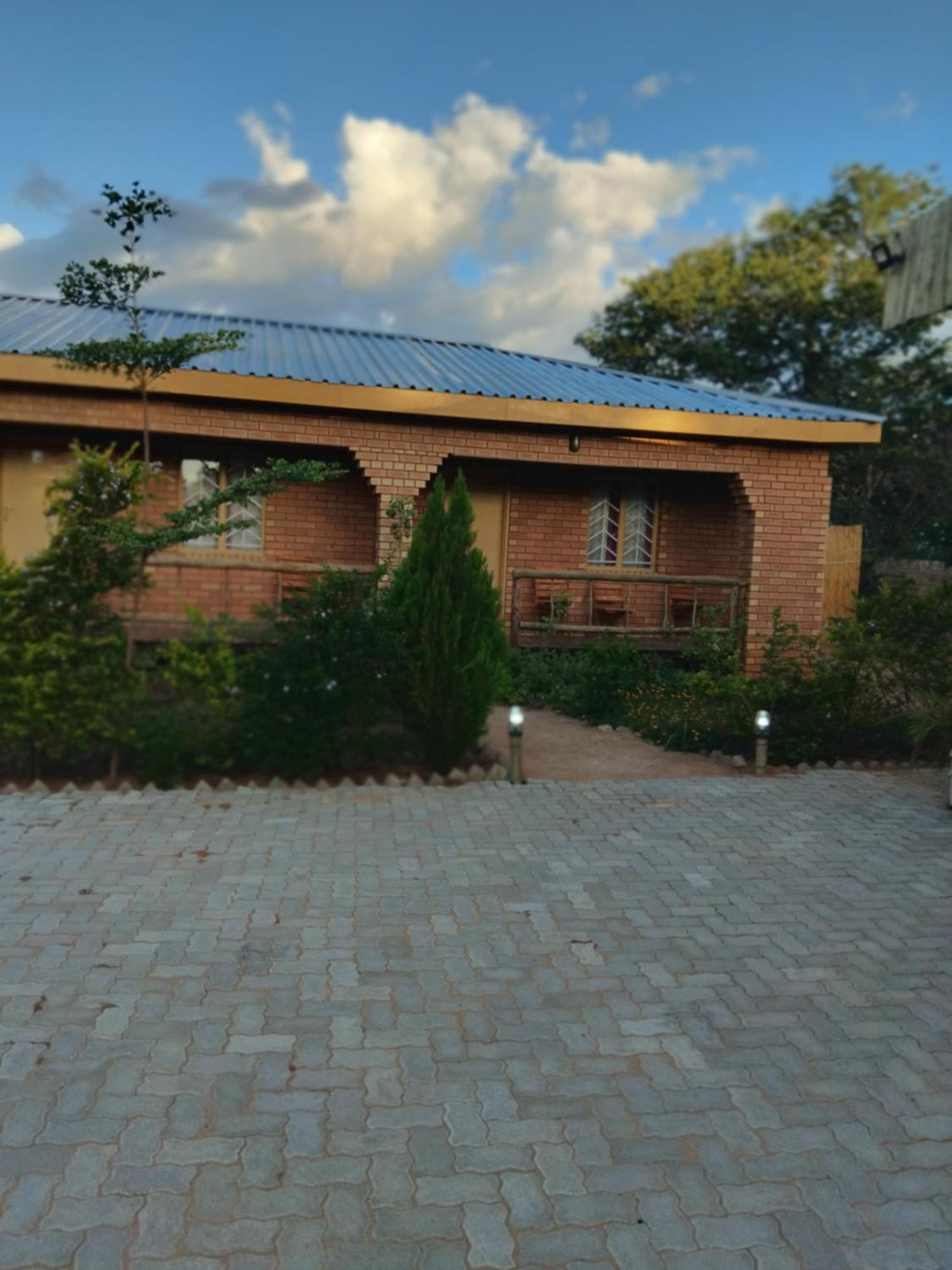 Sunshinevibe Guest House Kasane Bagian luar foto