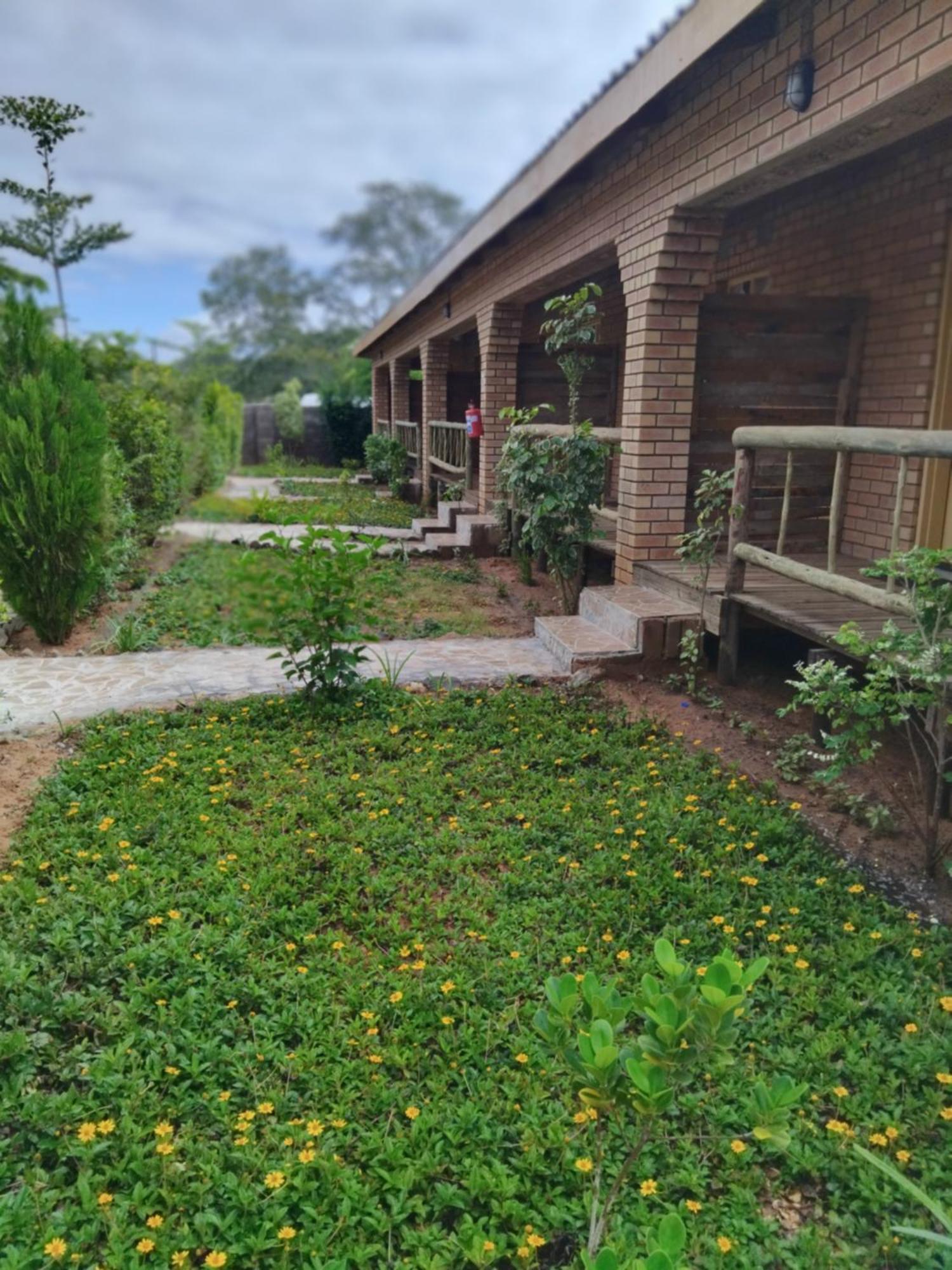 Sunshinevibe Guest House Kasane Bagian luar foto