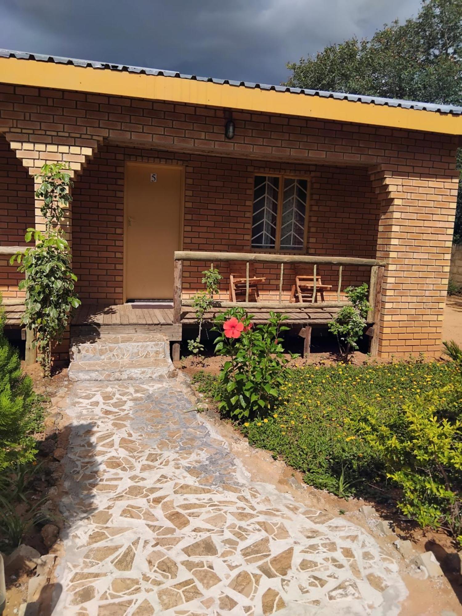 Sunshinevibe Guest House Kasane Bagian luar foto