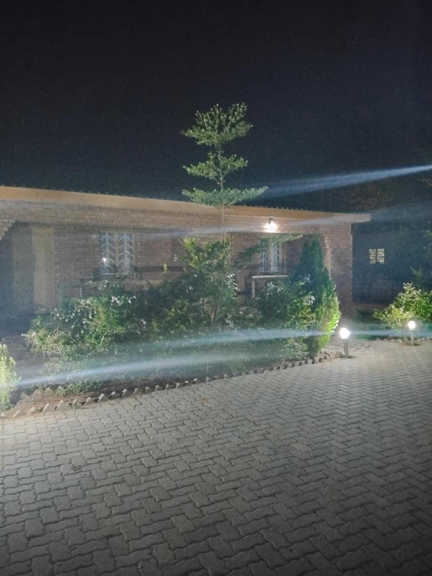 Sunshinevibe Guest House Kasane Bagian luar foto